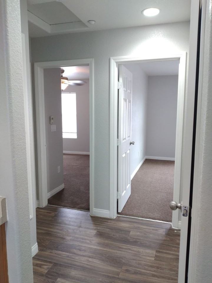 452 Hunter Dr - Photo 5 of 32