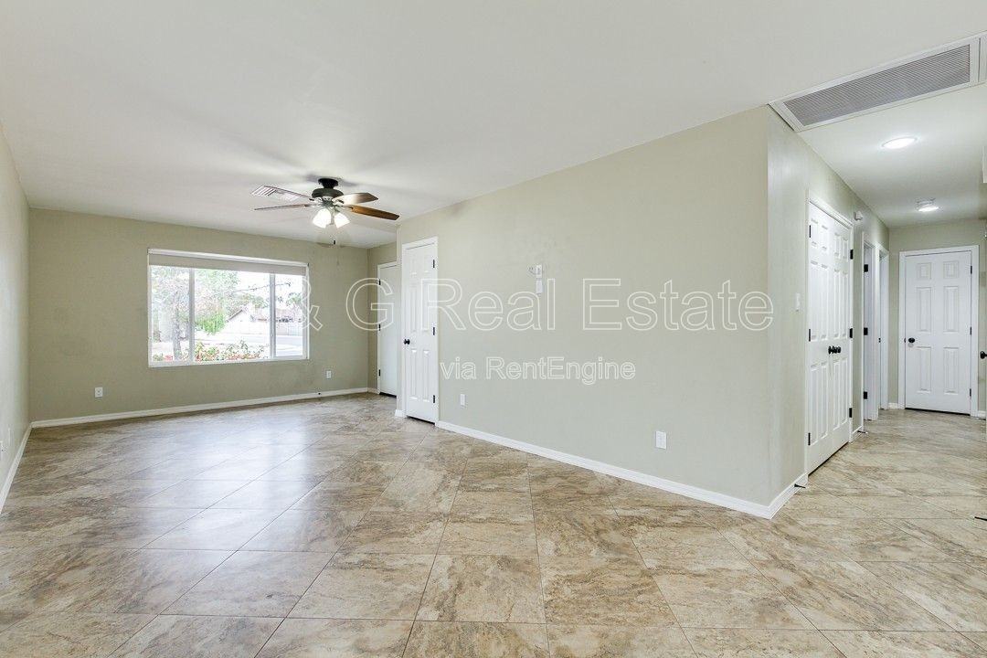 1968 E Del Rio Dr - Photo 4 of 26