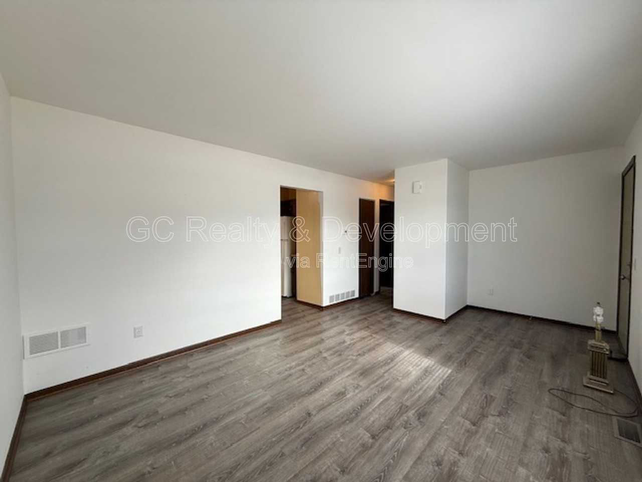 944 Shady Ln - Photo 3 of 18