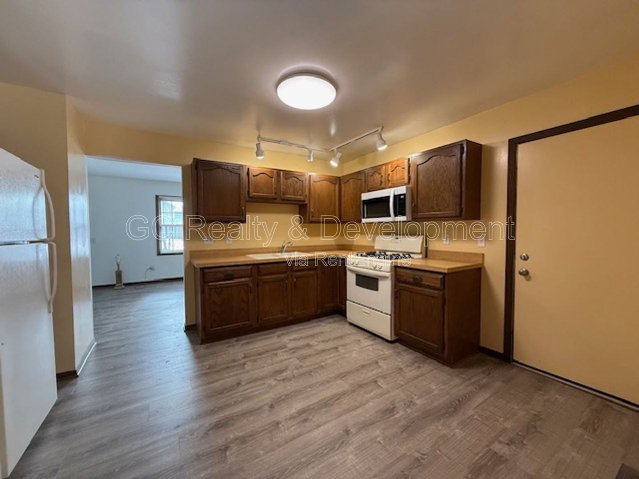 944 Shady Ln - Photo 4 of 18