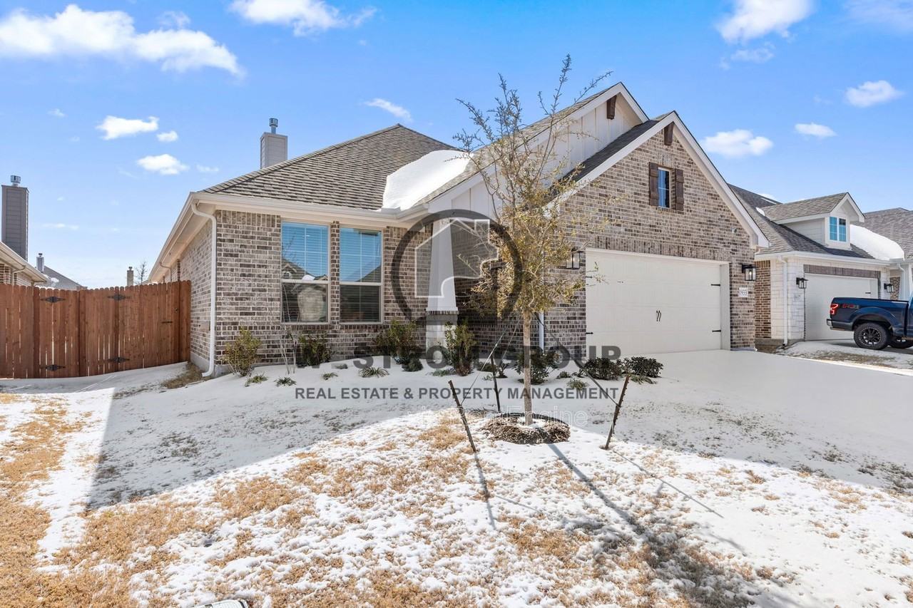 1933 Kelva Dr - Photo 2 of 37