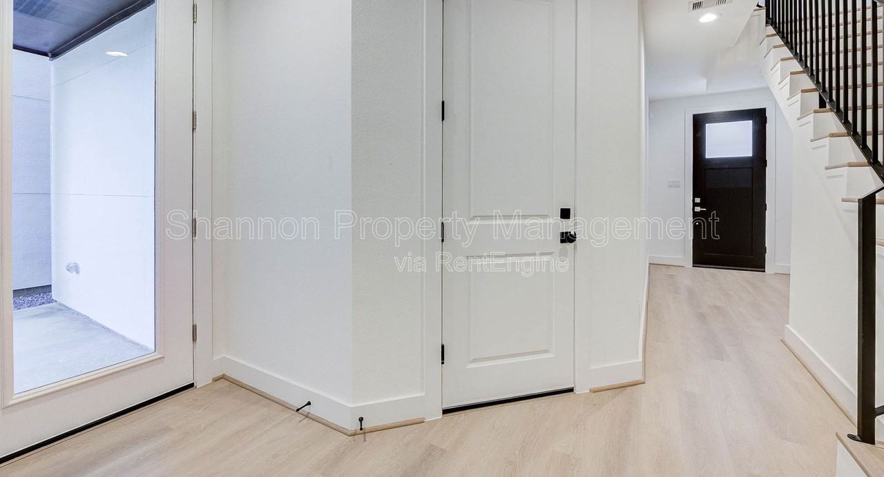 1823 Prospect St #A - Photo 3 of 31