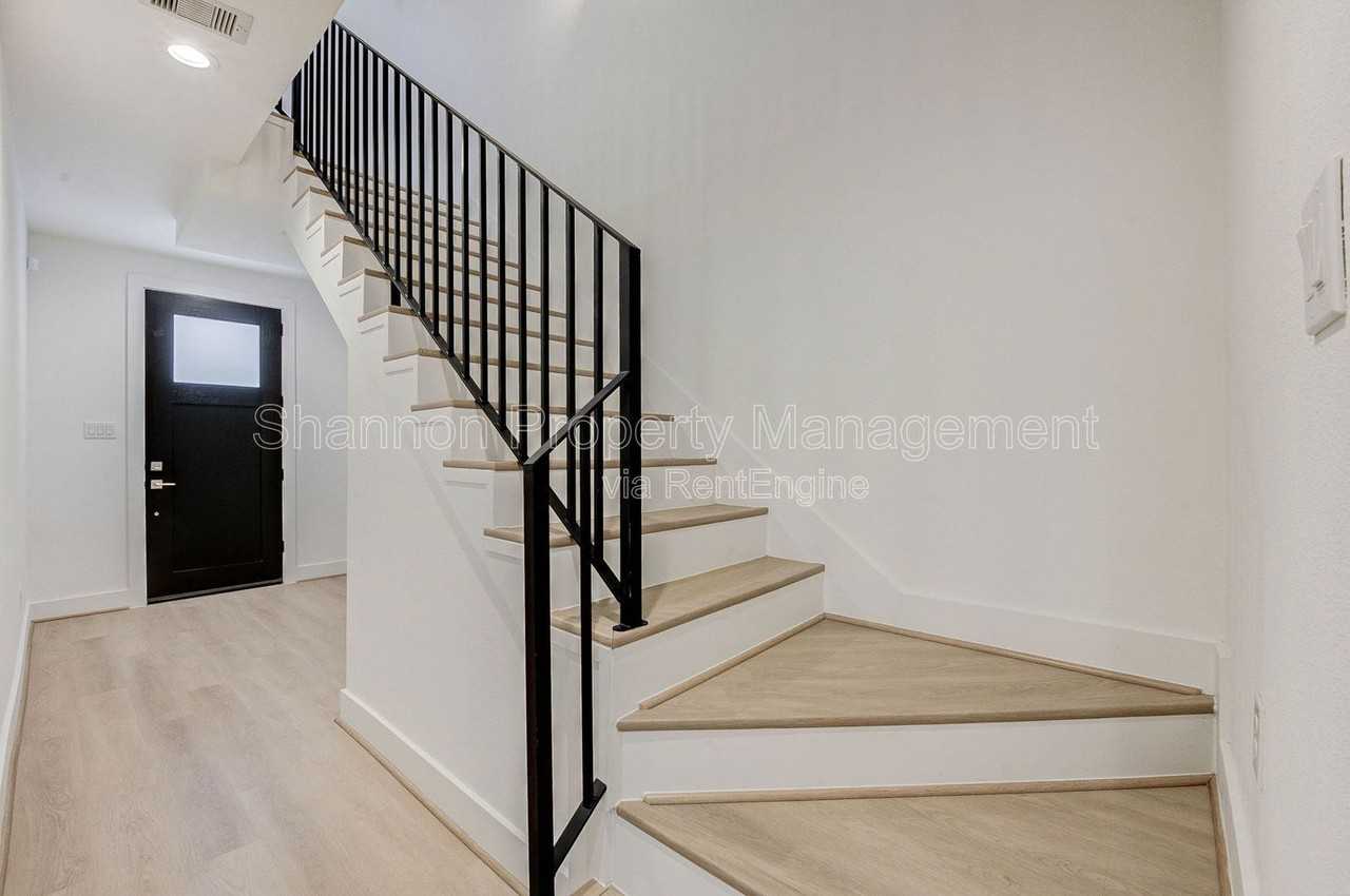 1823 Prospect St #A - Photo 4 of 31