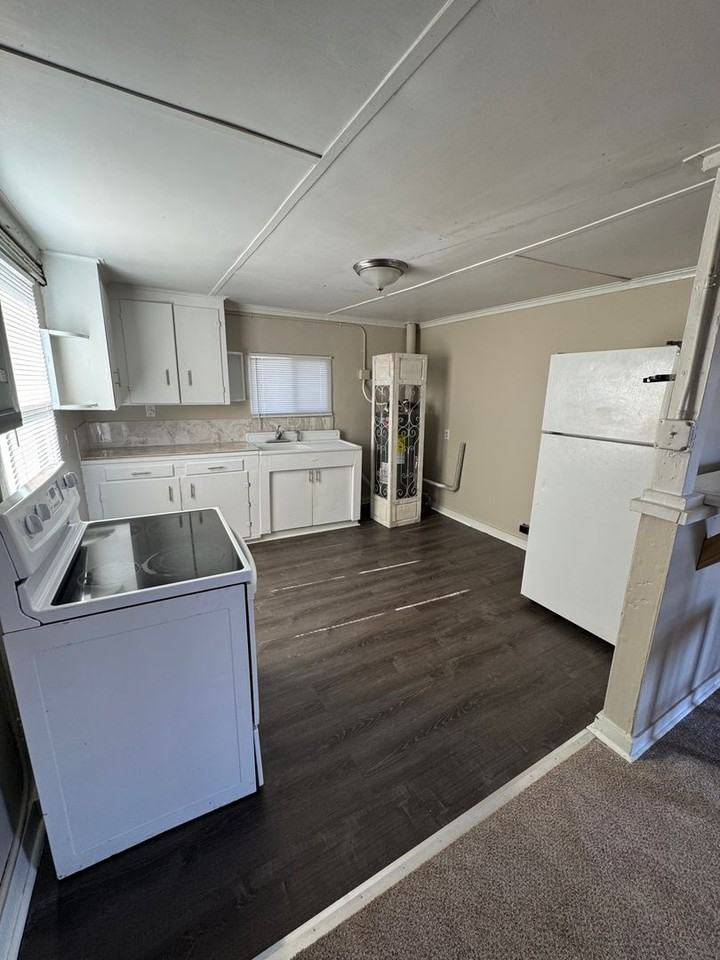 1332 Barry St - Photo 2 of 8