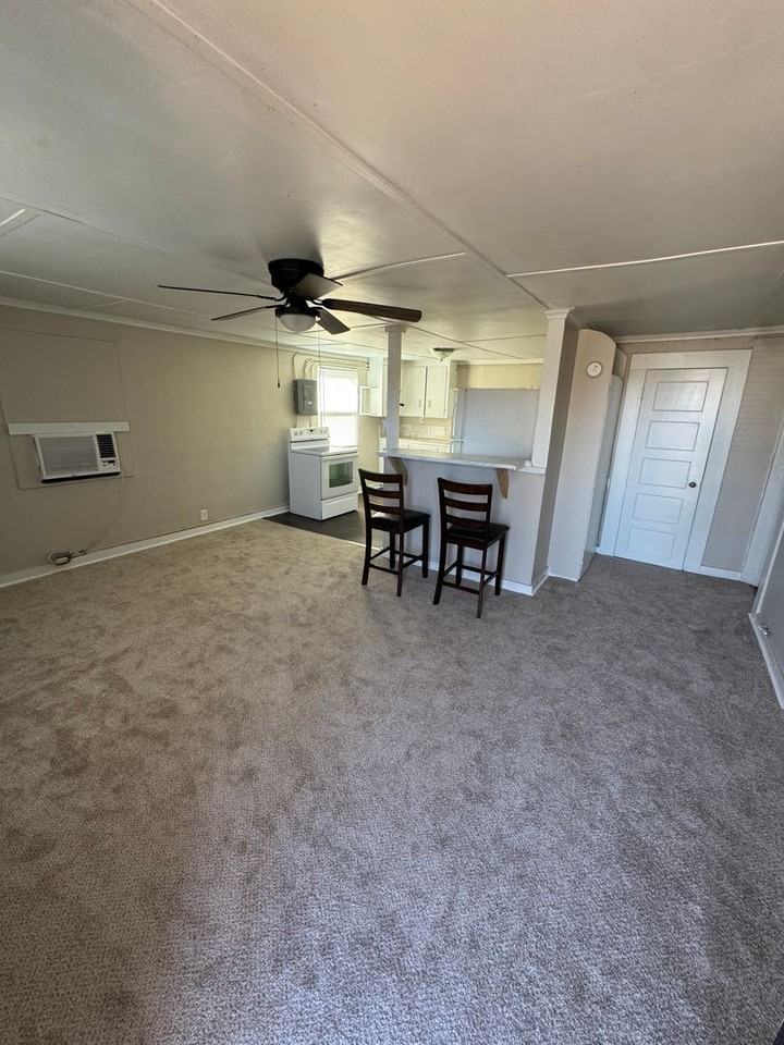 1332 Barry St - Photo 3 of 8