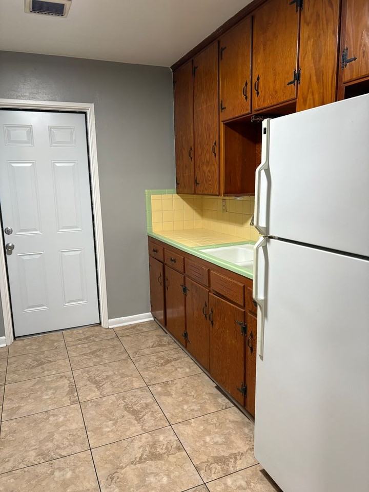 629 Stiles Ave - Photo 5 of 13