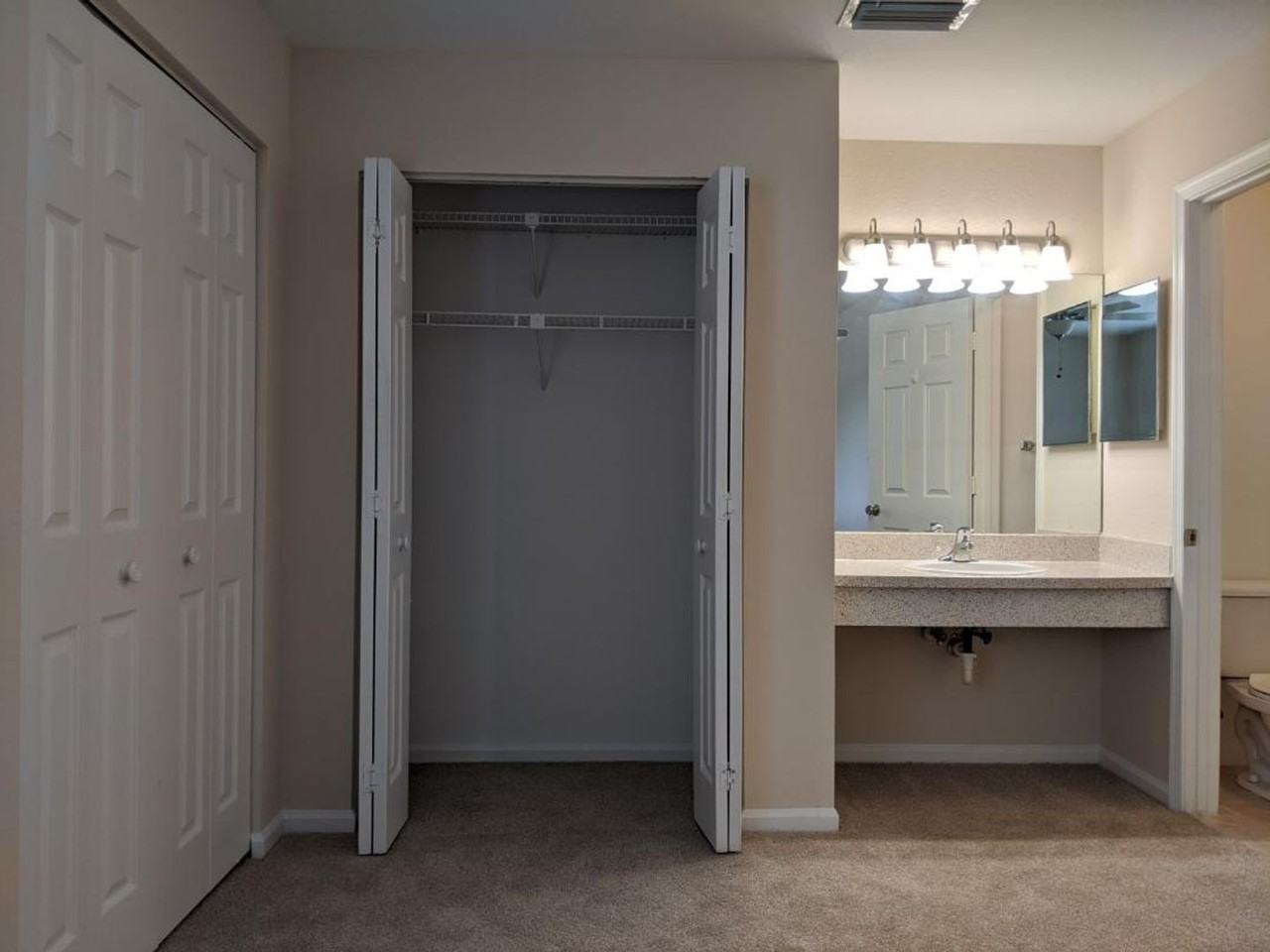 Crystal Pointe II - Photo 4 of 6