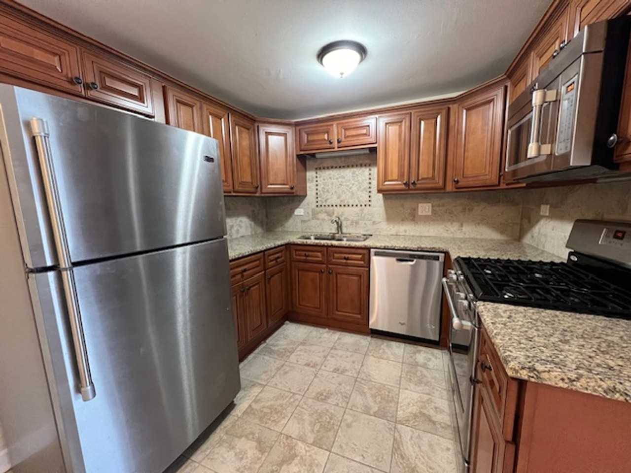 37 Tonset Ct - Photo 7 of 23