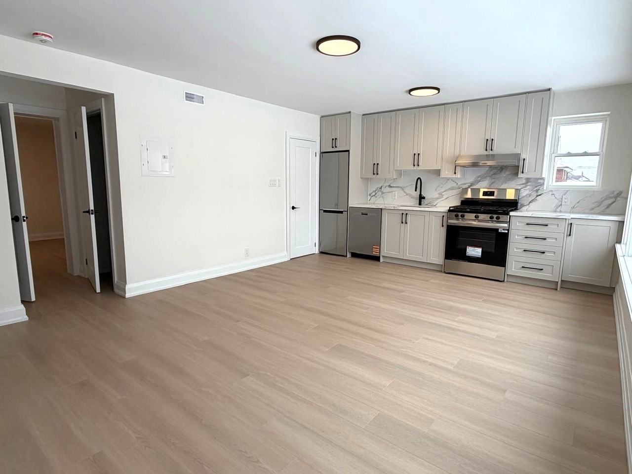 468 Lauder Avenue - Photo 6 of 25