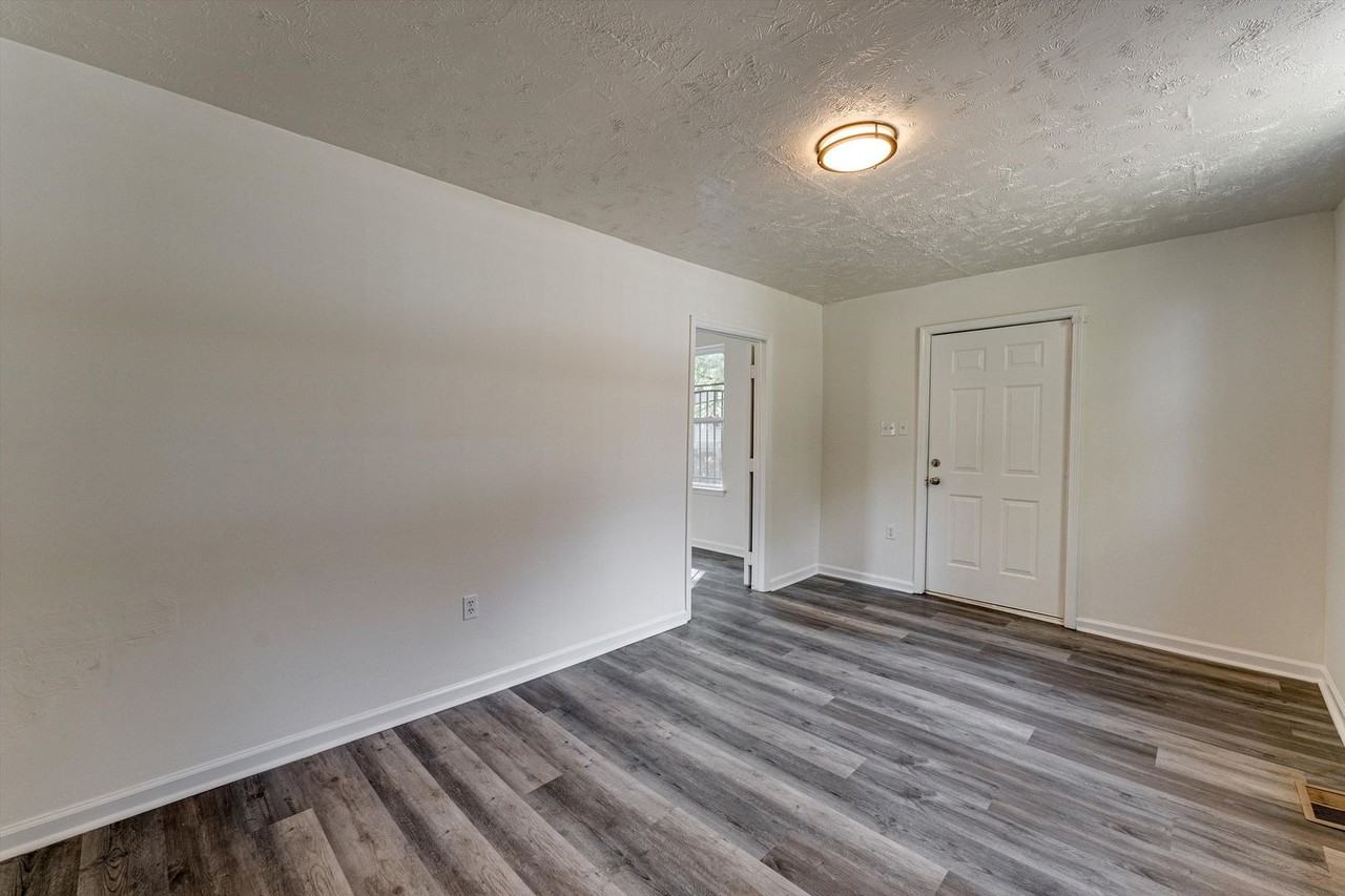 4554 Virginia Ave - Photo 5 of 11