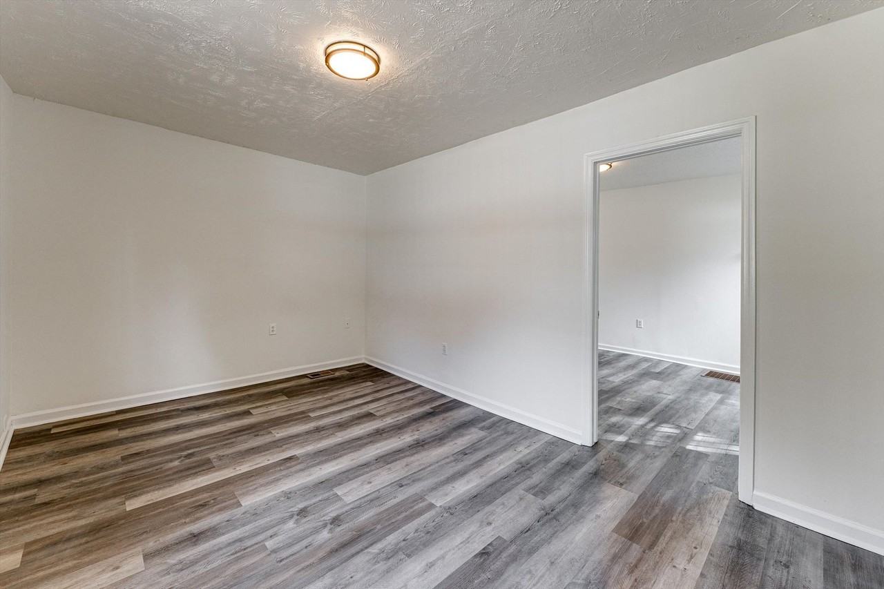 4554 Virginia Ave - Photo 6 of 11