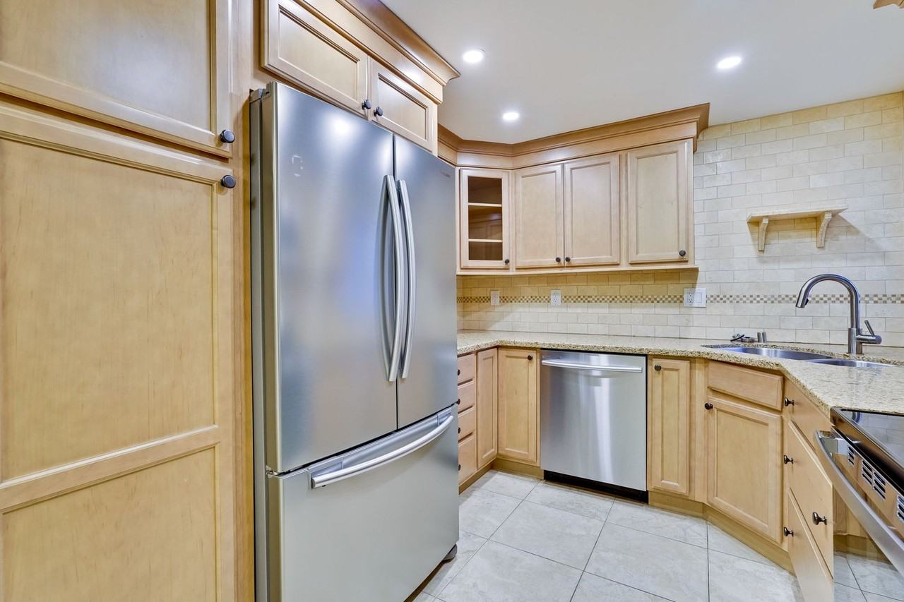 1663 Braddock Ct - Photo 6 of 30