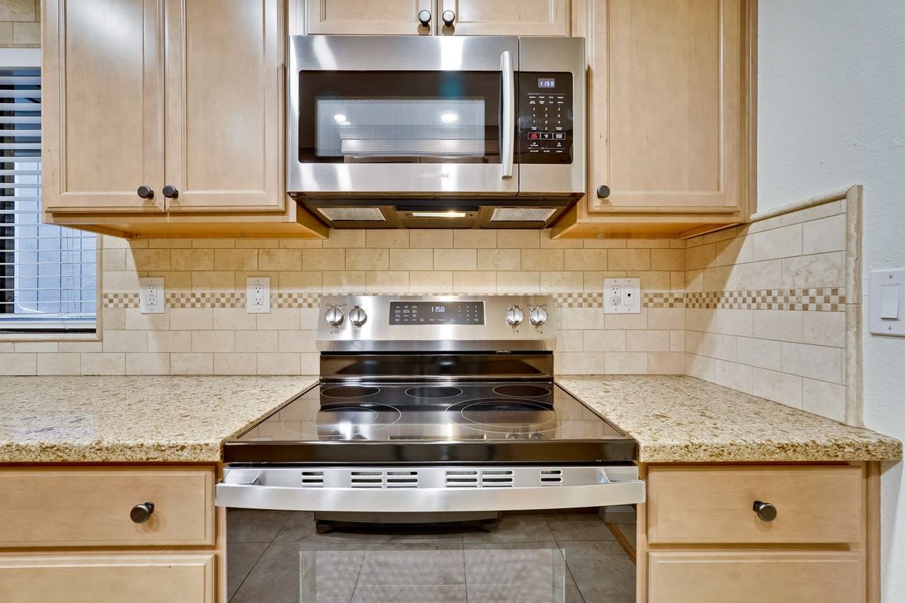 1663 Braddock Ct - Photo 7 of 30