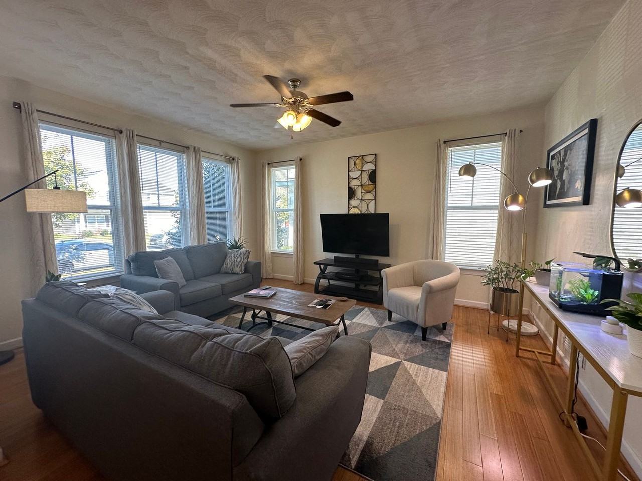 1275 W 27th St - Photo 2 of 26