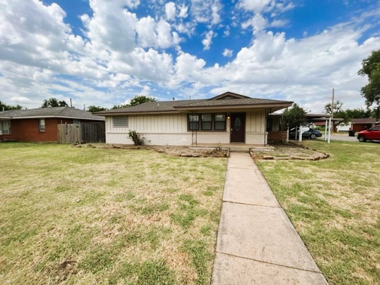 107 Ne 6th St - Photo 3 of 22