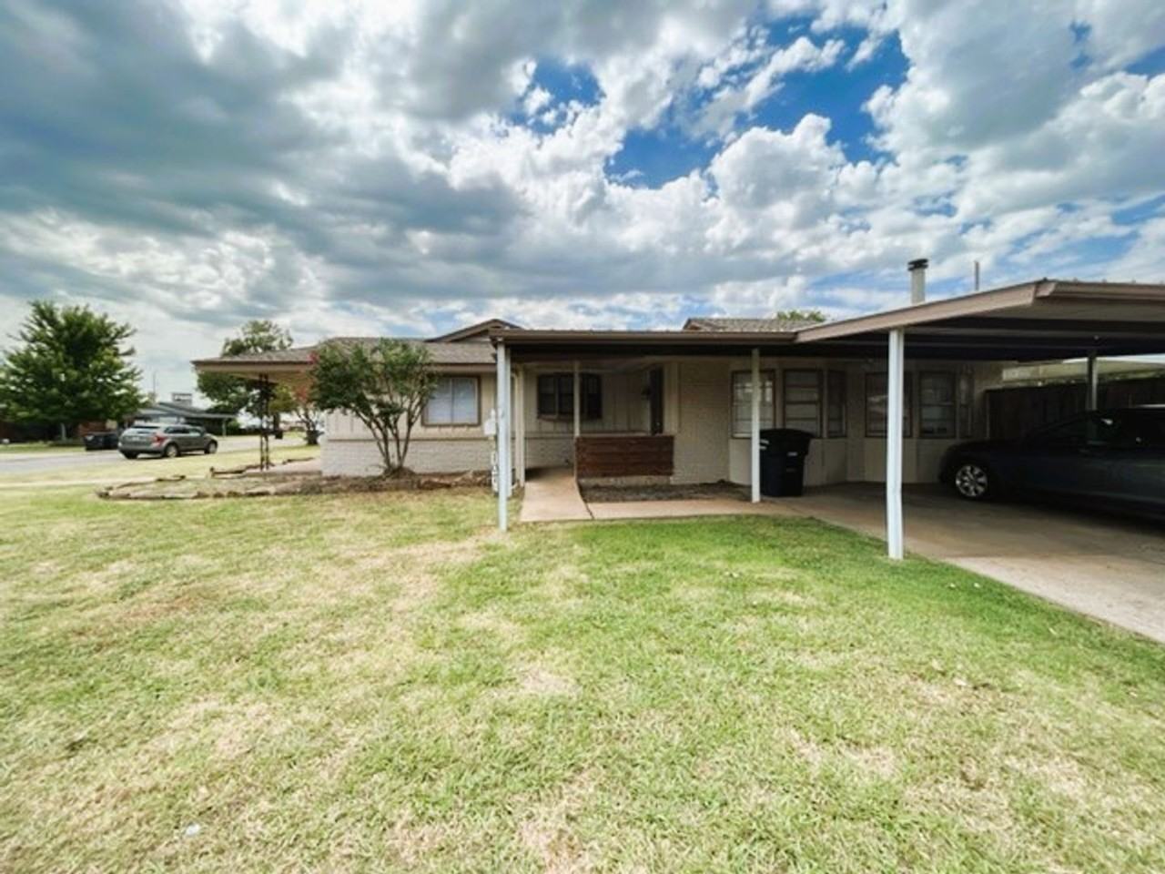 107 Ne 6th St - Photo 4 of 22