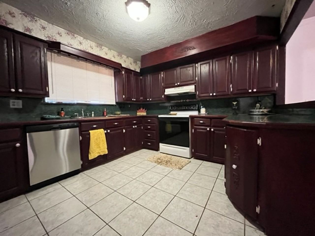 107 Ne 6th St - Photo 6 of 22