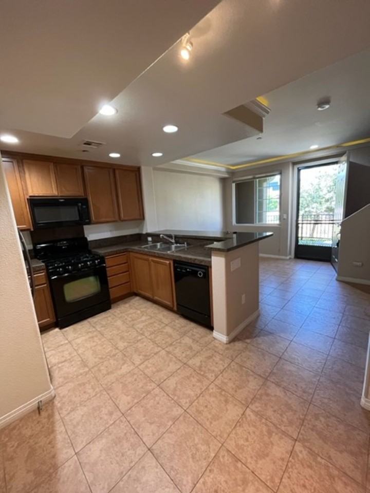 838 Tarragon Ln - Photo 5 of 16