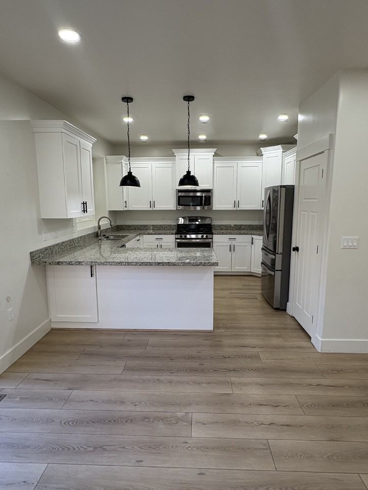 651 W 1900 S - Photo 4 of 42