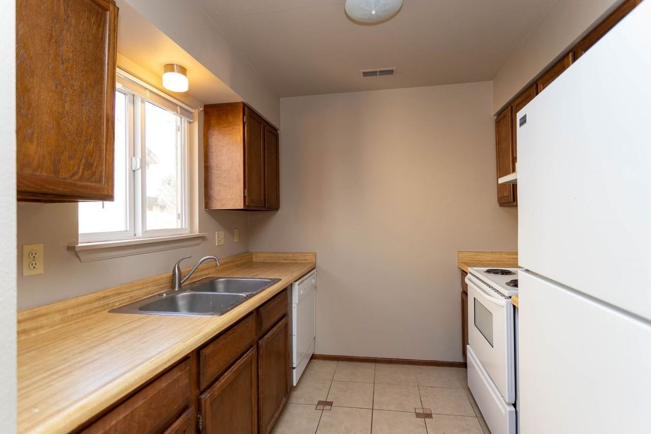 5421 Fiesta Ln - Photo 3 of 20