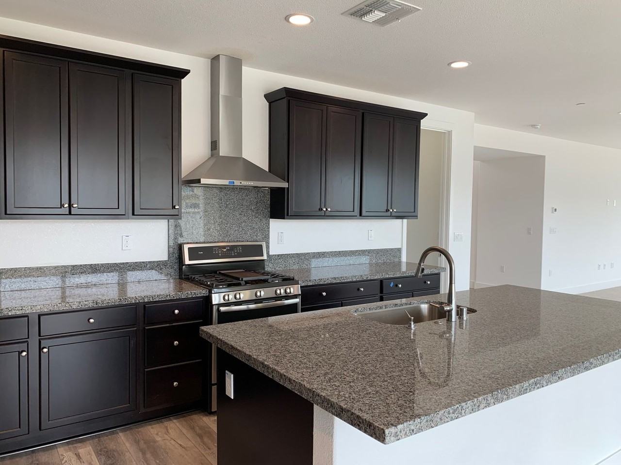 18434 Keswick Dr - Photo 6 of 31