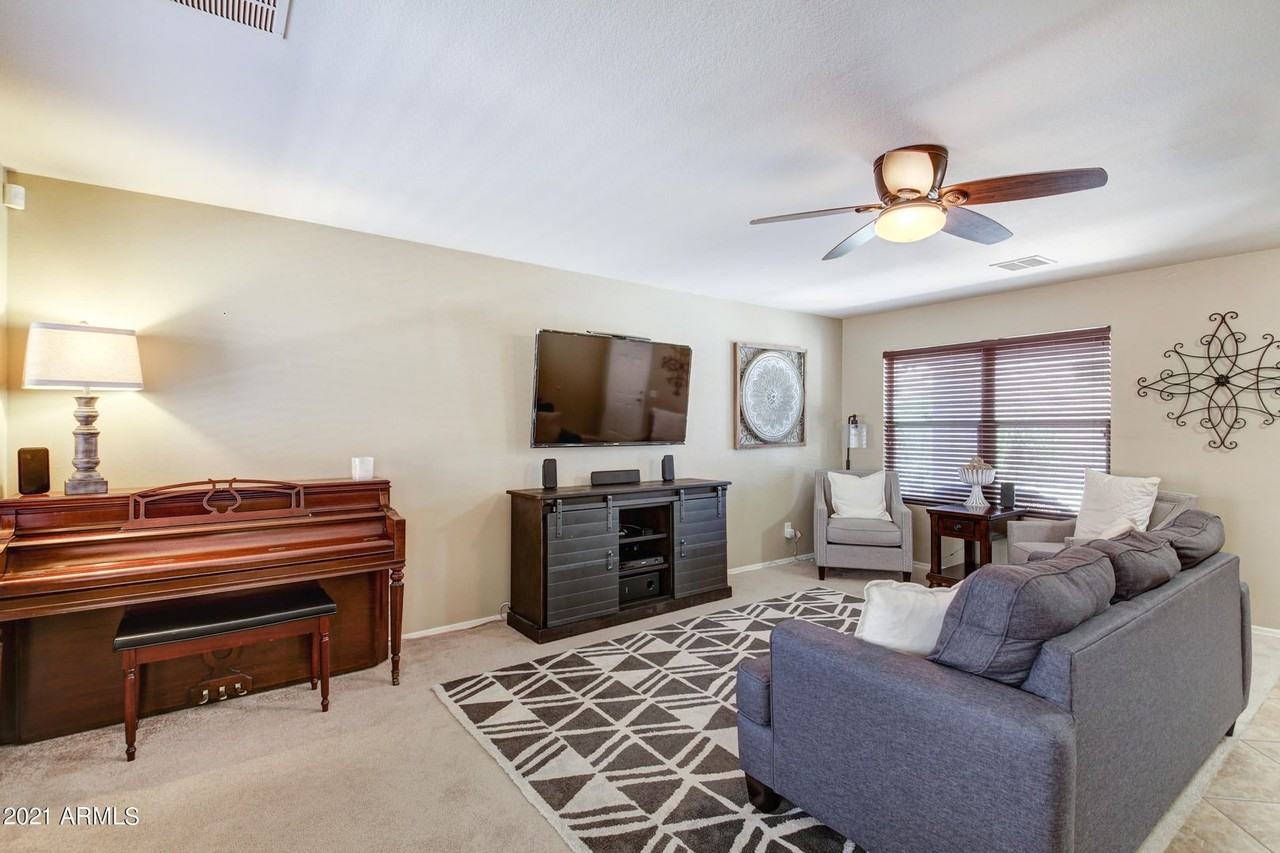 1554 S Danielson Way - Photo 5 of 27