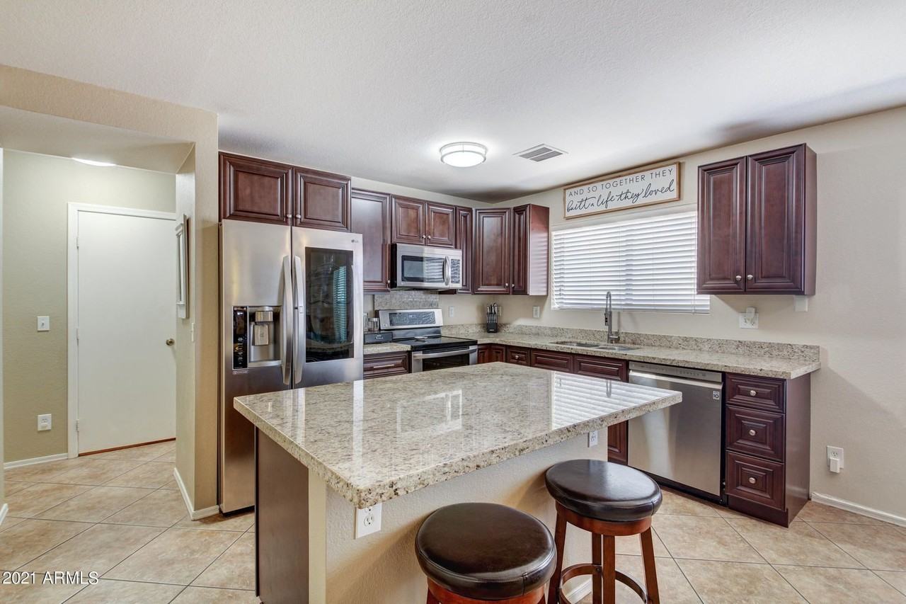 1554 S Danielson Way - Photo 7 of 27