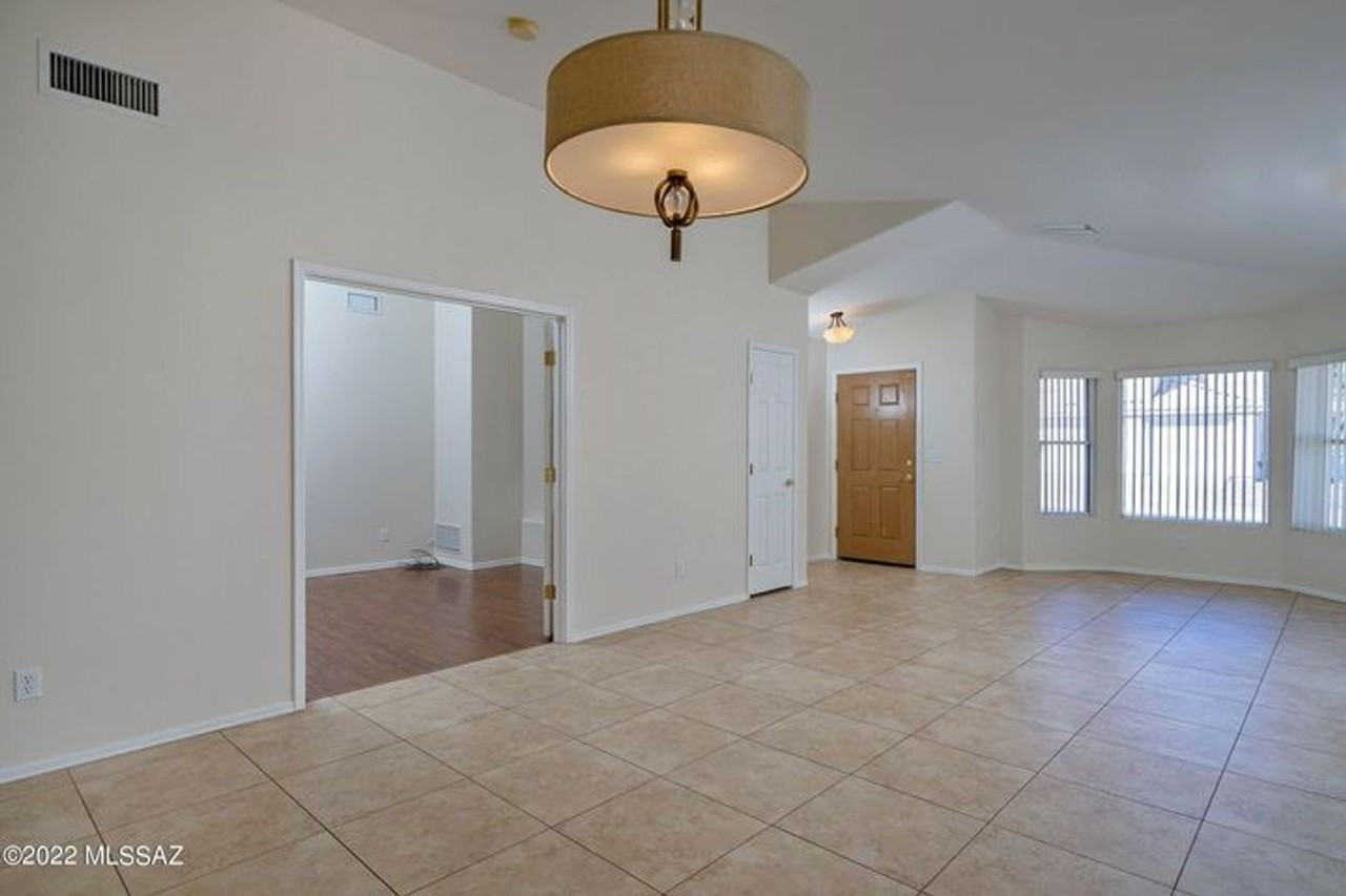 2065 W Three Oaks Dr - Photo 2 of 19