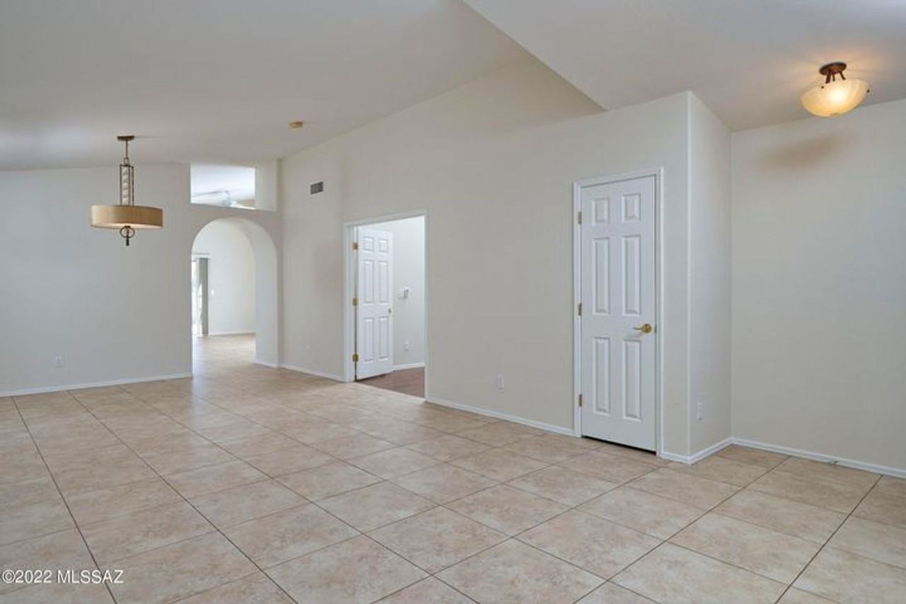 2065 W Three Oaks Dr - Photo 3 of 19