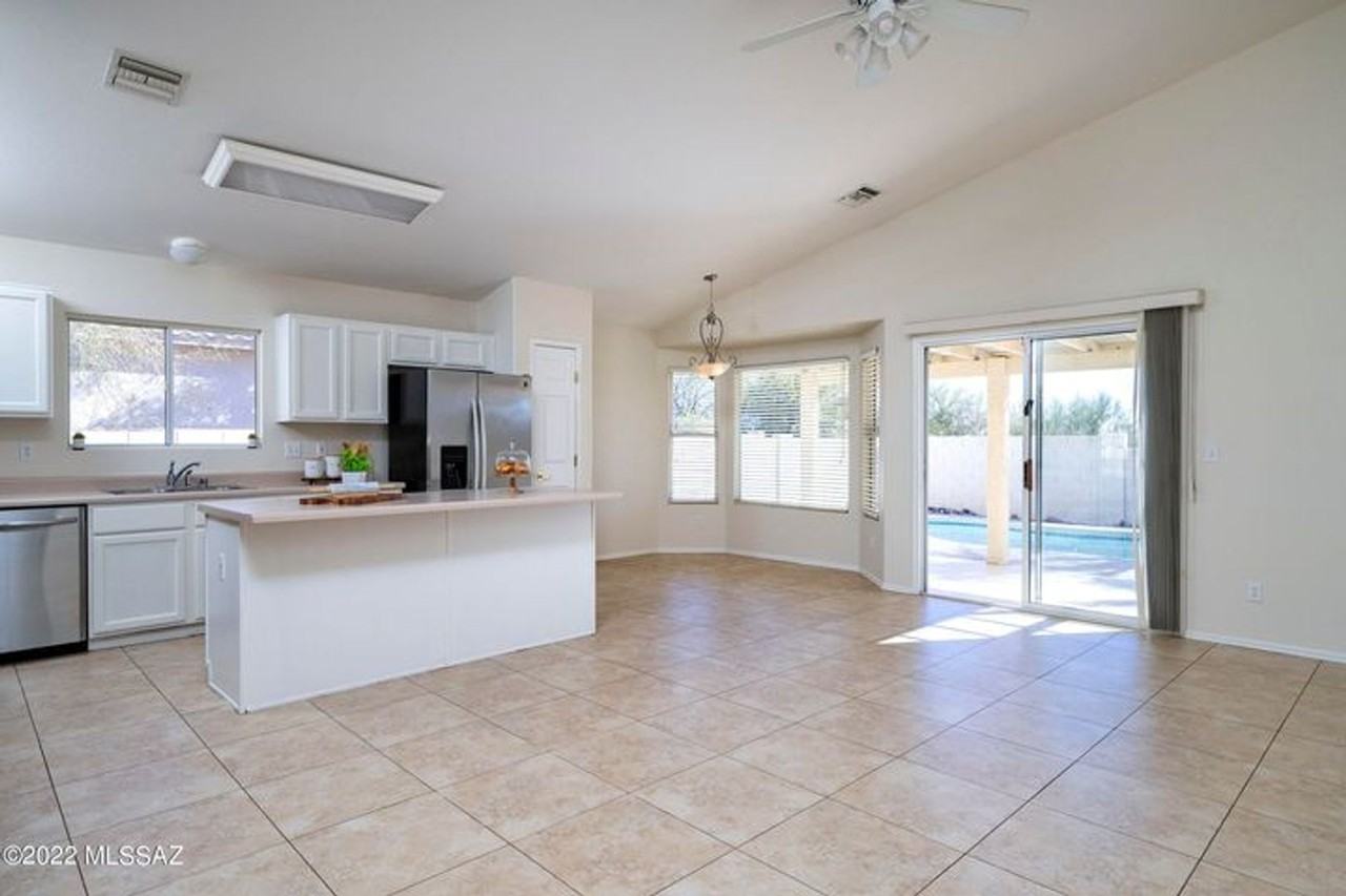 2065 W Three Oaks Dr - Photo 4 of 19