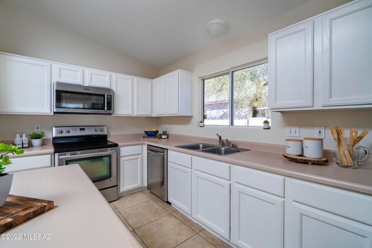 2065 W Three Oaks Dr - Photo 5 of 19