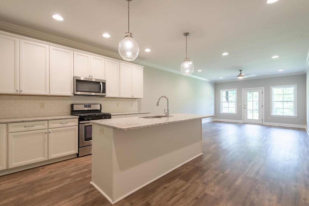 973 Pembroke Pl - Photo 2 of 18