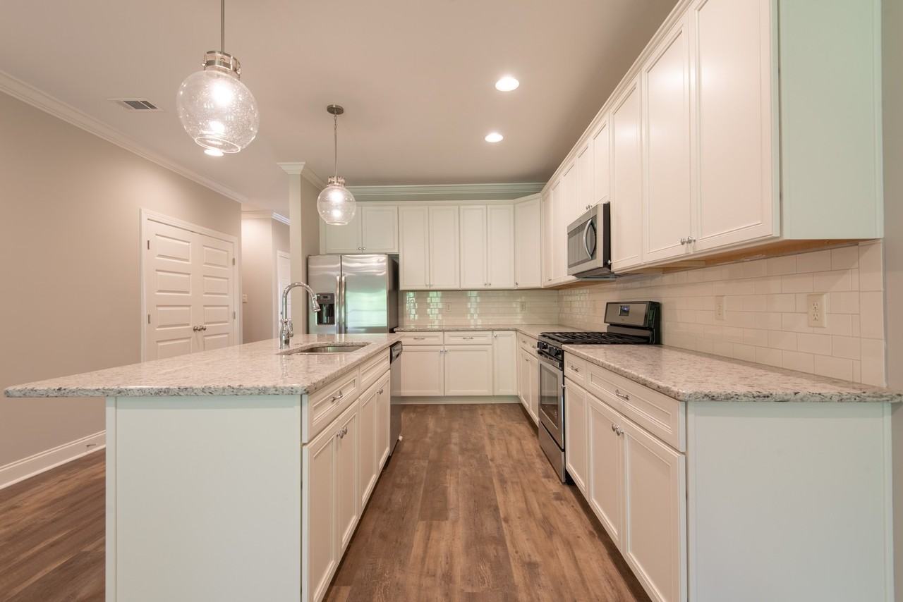 973 Pembroke Pl - Photo 4 of 18