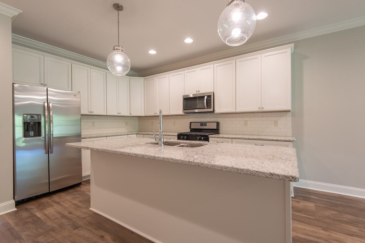 973 Pembroke Pl - Photo 5 of 18