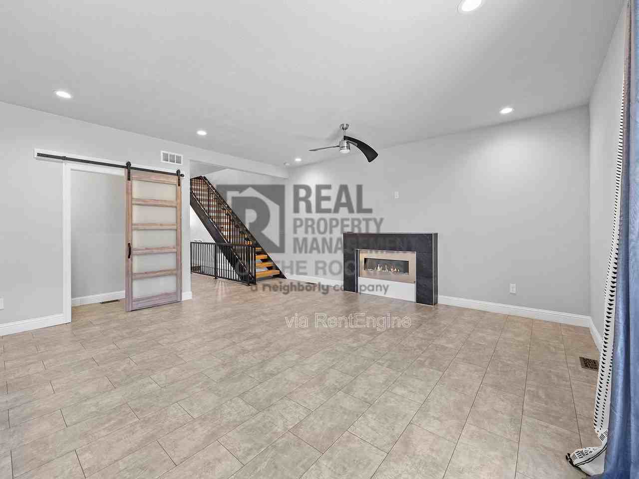 1504 60th Ave - Photo 3 of 21