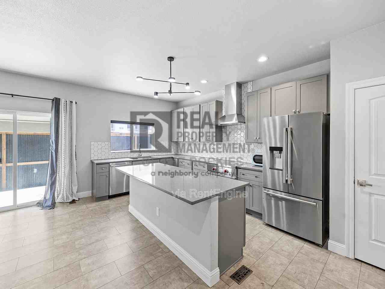 1504 60th Ave - Photo 5 of 21