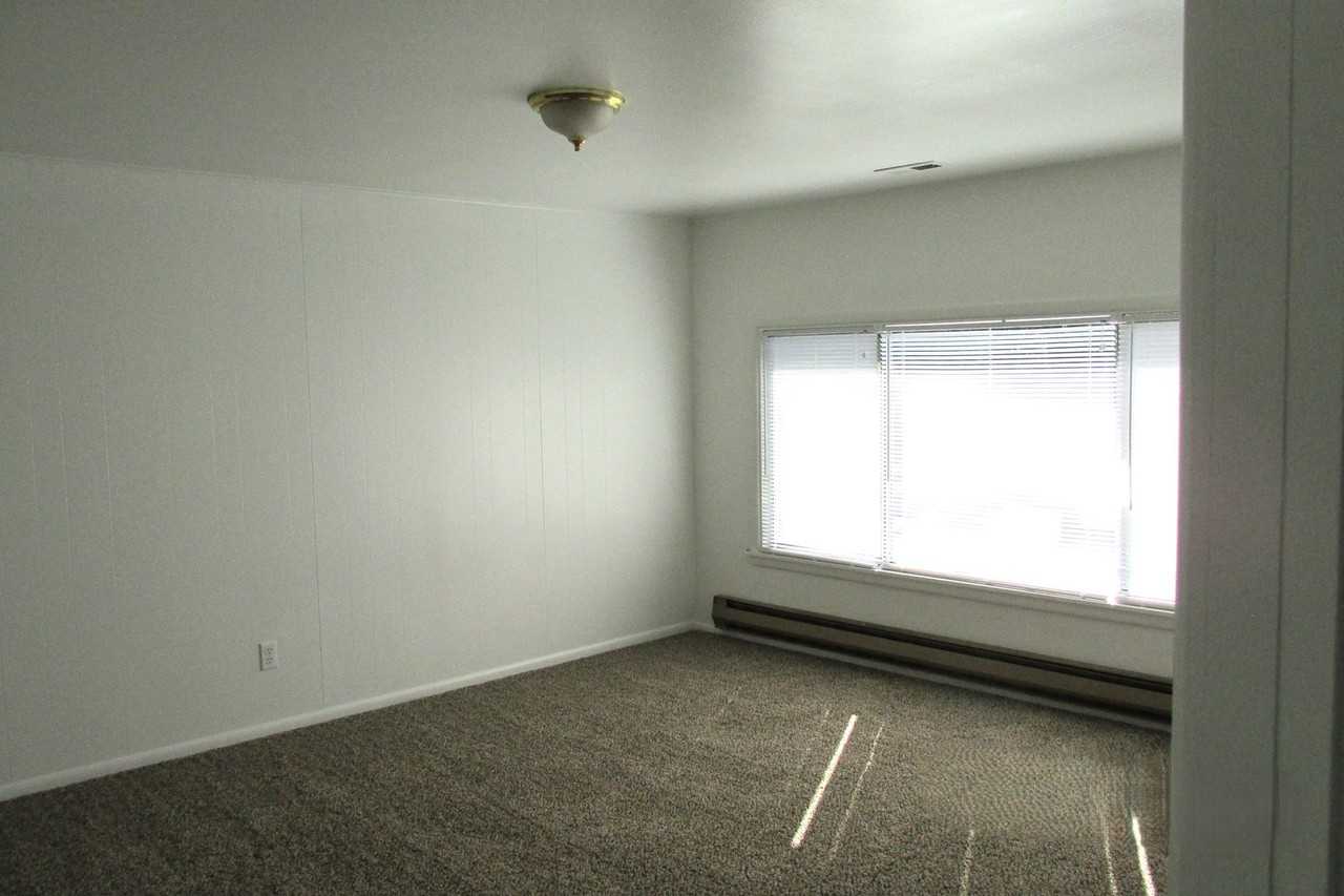 430 N Section St - Photo 6 of 11