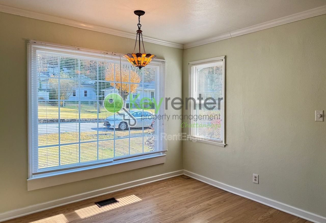 4803 Orchard View Ave - Photo 5 of 16