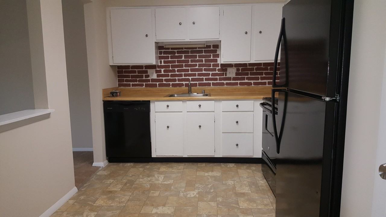 187 Farm Rd - Photo 5 of 27