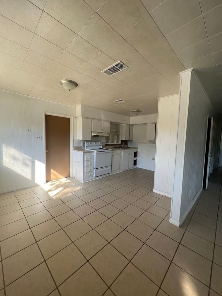 4731 Okeefe St - Photo 3 of 6