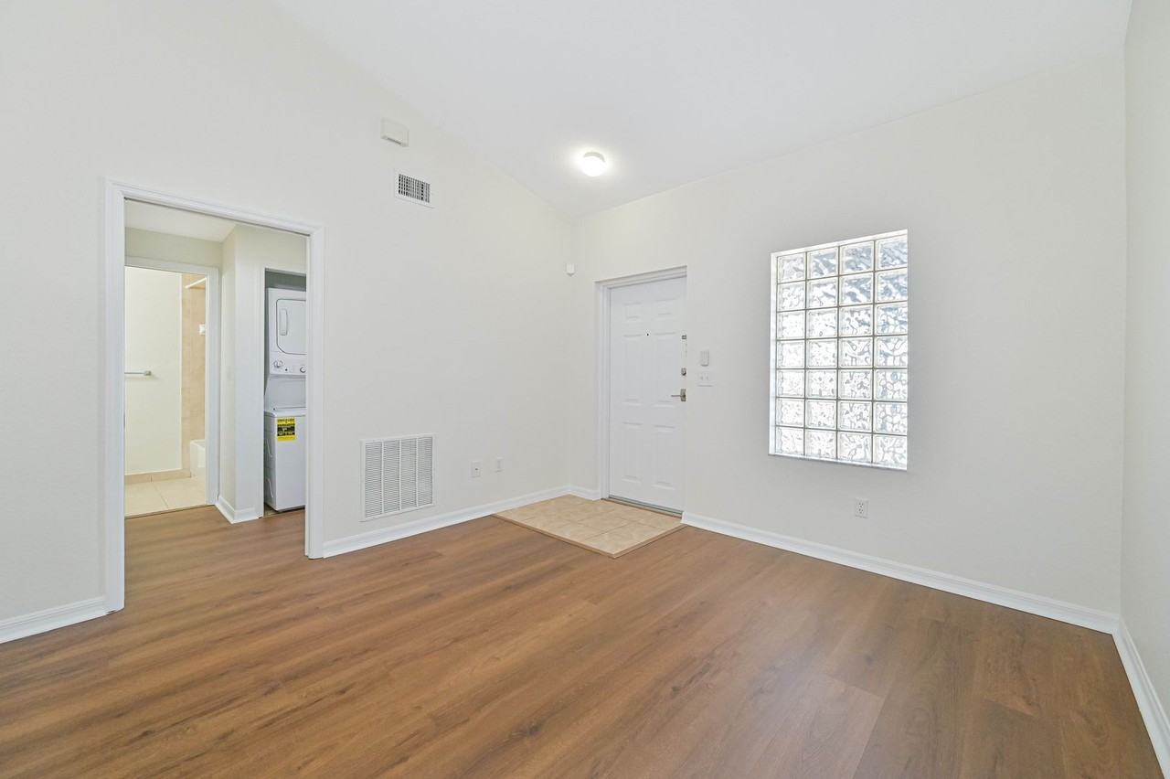 8546 Bernwood Cove Loop #1104 - Photo 3 of 23