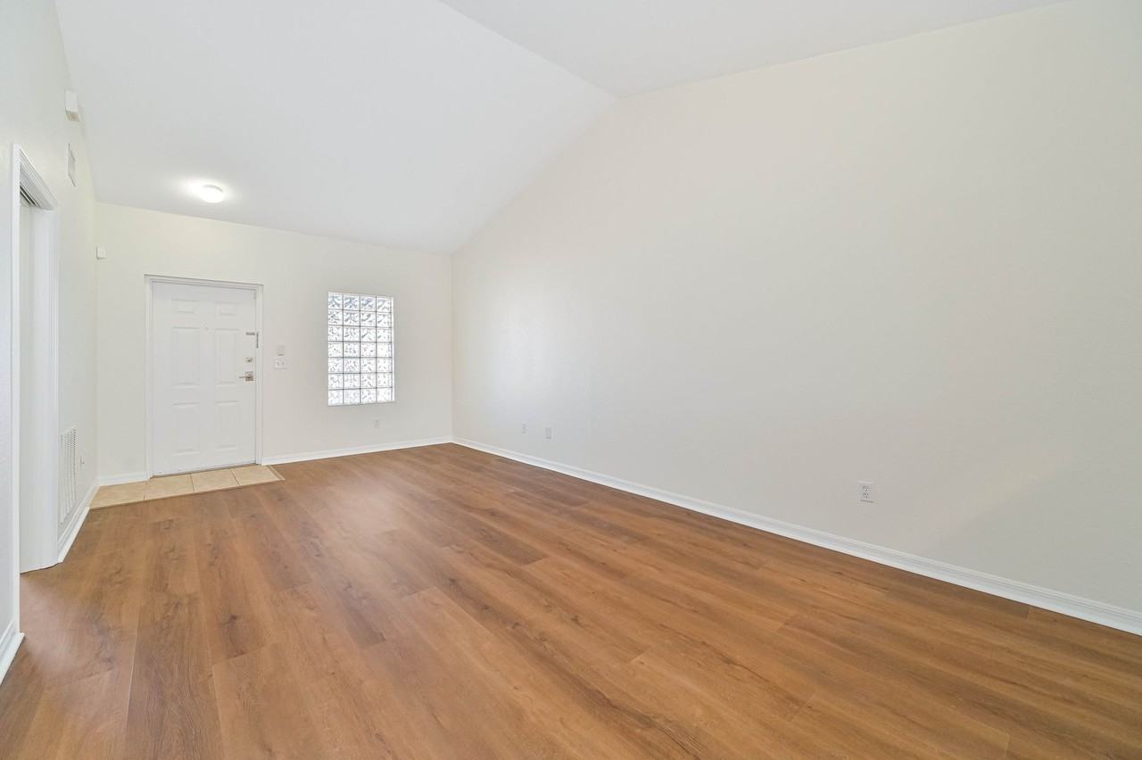 8546 Bernwood Cove Loop #1104 - Photo 4 of 23