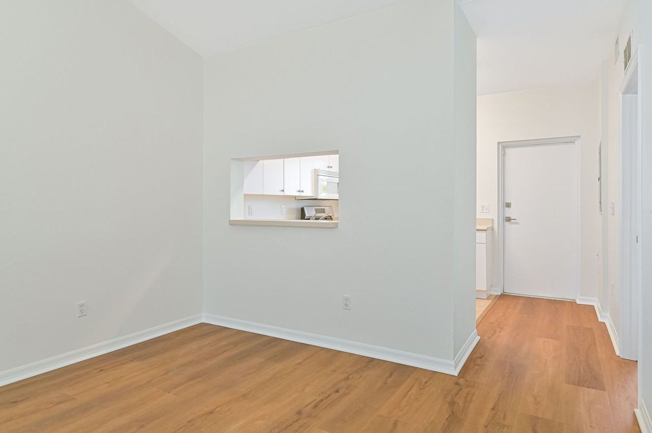 8546 Bernwood Cove Loop #1104 - Photo 5 of 23