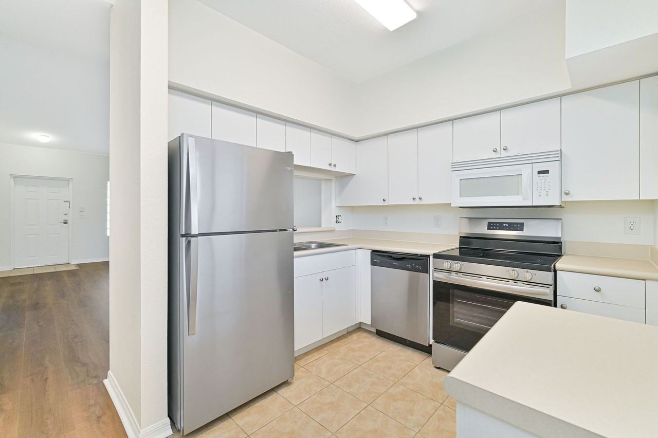 8546 Bernwood Cove Loop #1104 - Photo 7 of 23