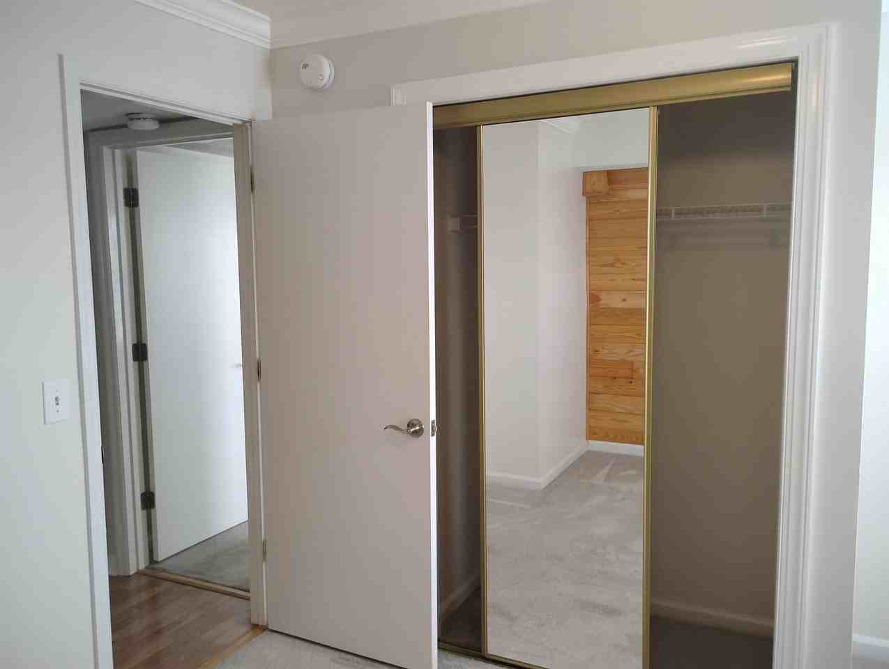 2268 Clearwater Dr - Photo 4 of 27