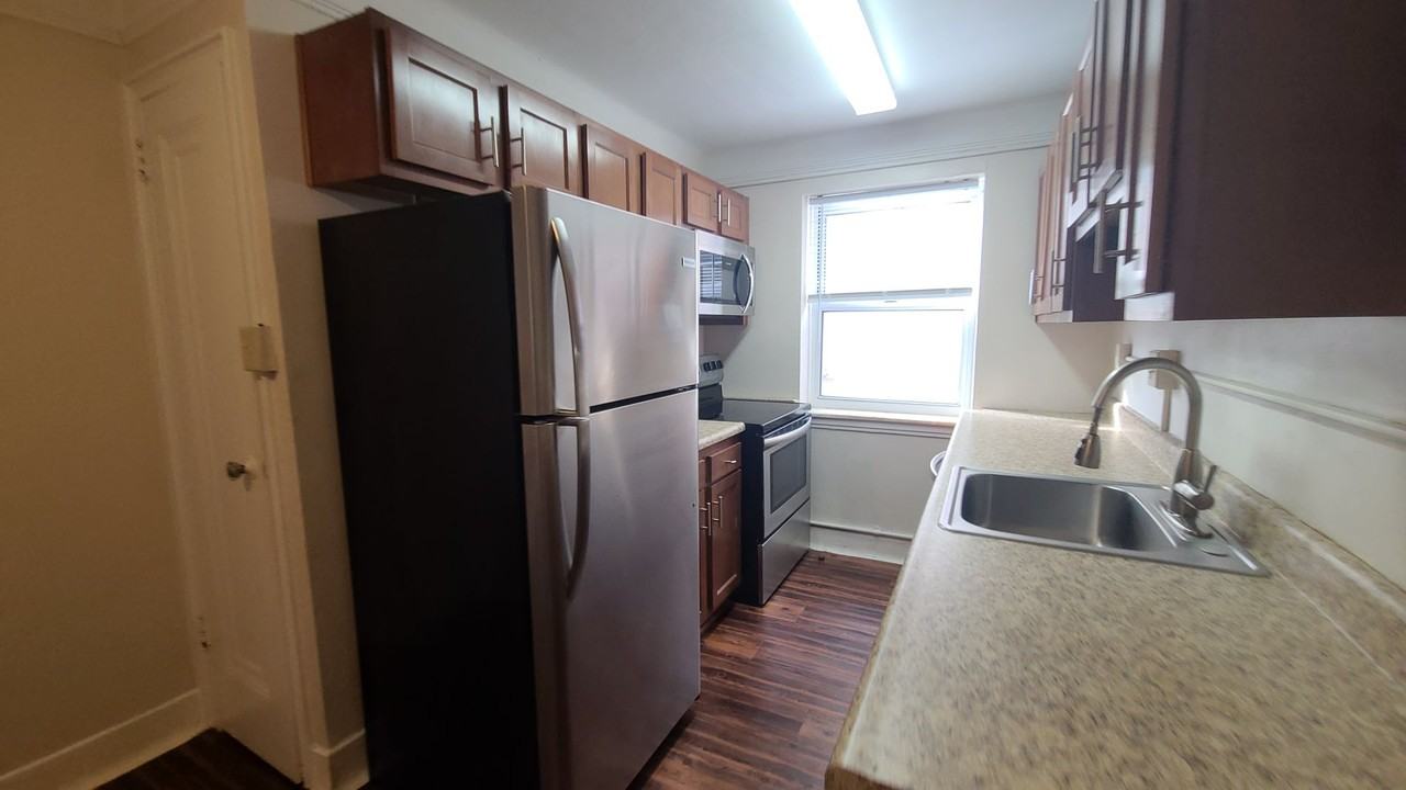 732 Roselawn Associates, LLC. - Photo 3 of 21