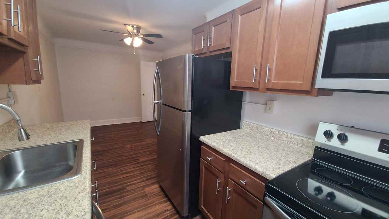 732 Roselawn Associates, LLC. - Photo 4 of 21