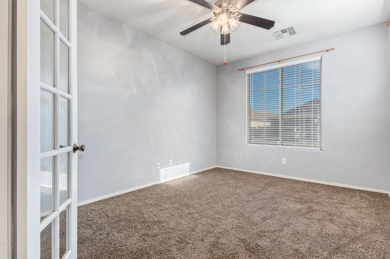 3018 S 102nd Ln - Photo 4 of 35