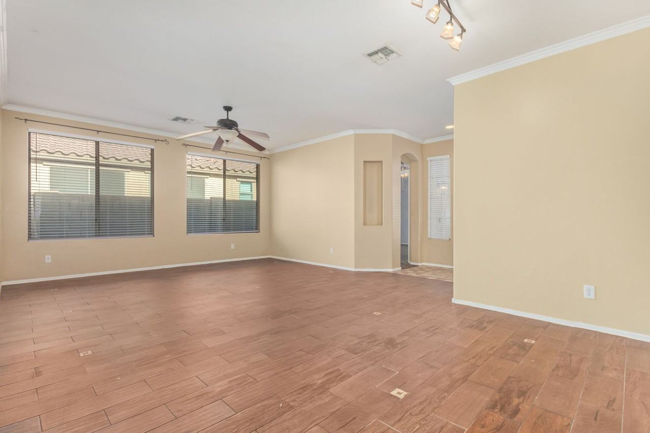 3018 S 102nd Ln - Photo 7 of 35