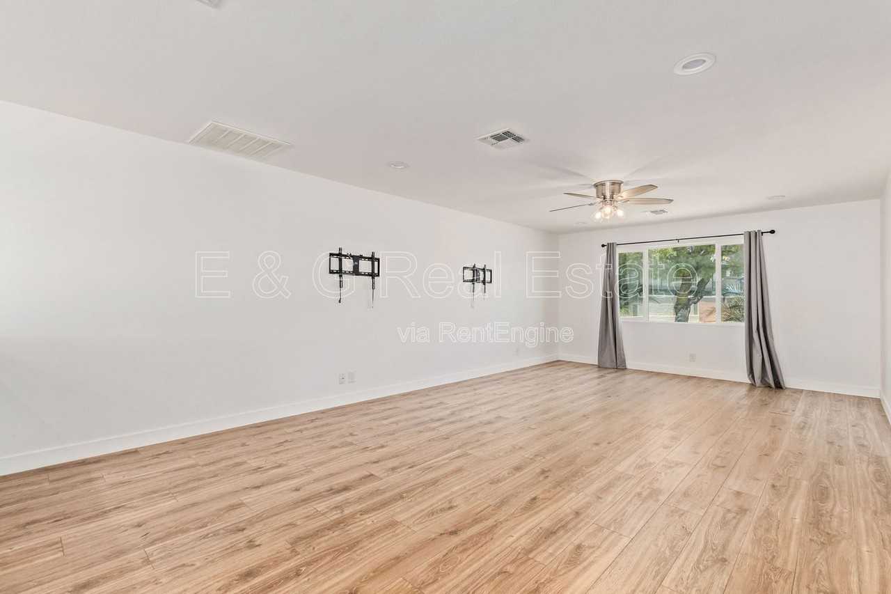 1809 E Concorda Dr - Photo 3 of 24